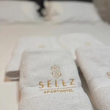 Selez & Aparthotel 3*